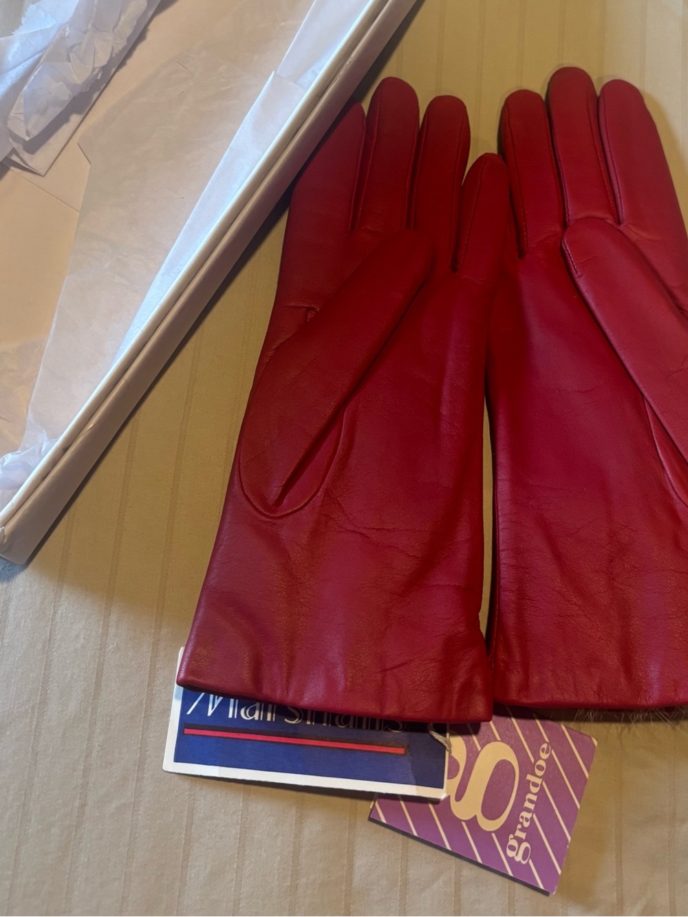 Vintage Grandoe Red Leather Gloves - woman’s size small. Ultra soft lining.